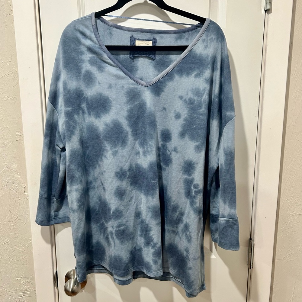 Cupio 3/4 sleeve blue tie dye shirt
